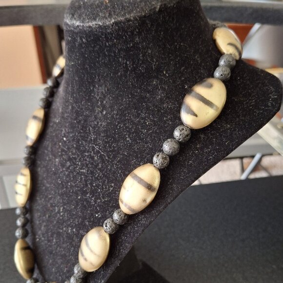 NECKLACE - Picture 2 of 3